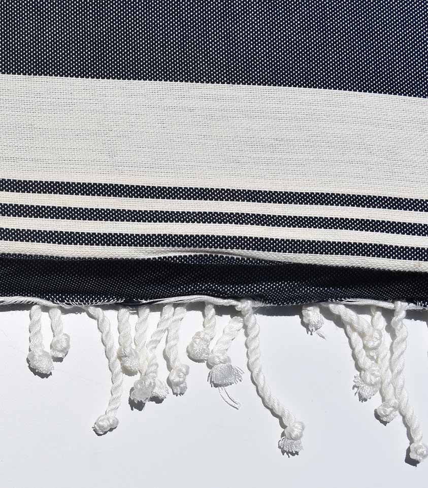 Jeté bleu foncé rayée blanc créme  - 2