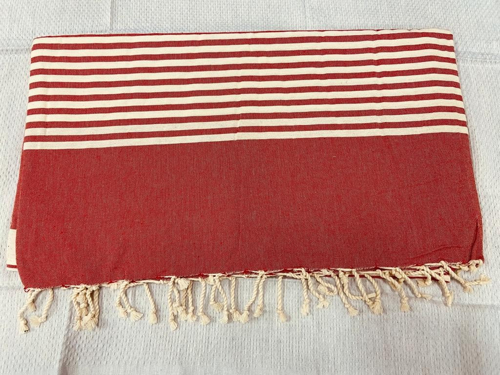 Jeté rouge foncé avec rayures  - 1