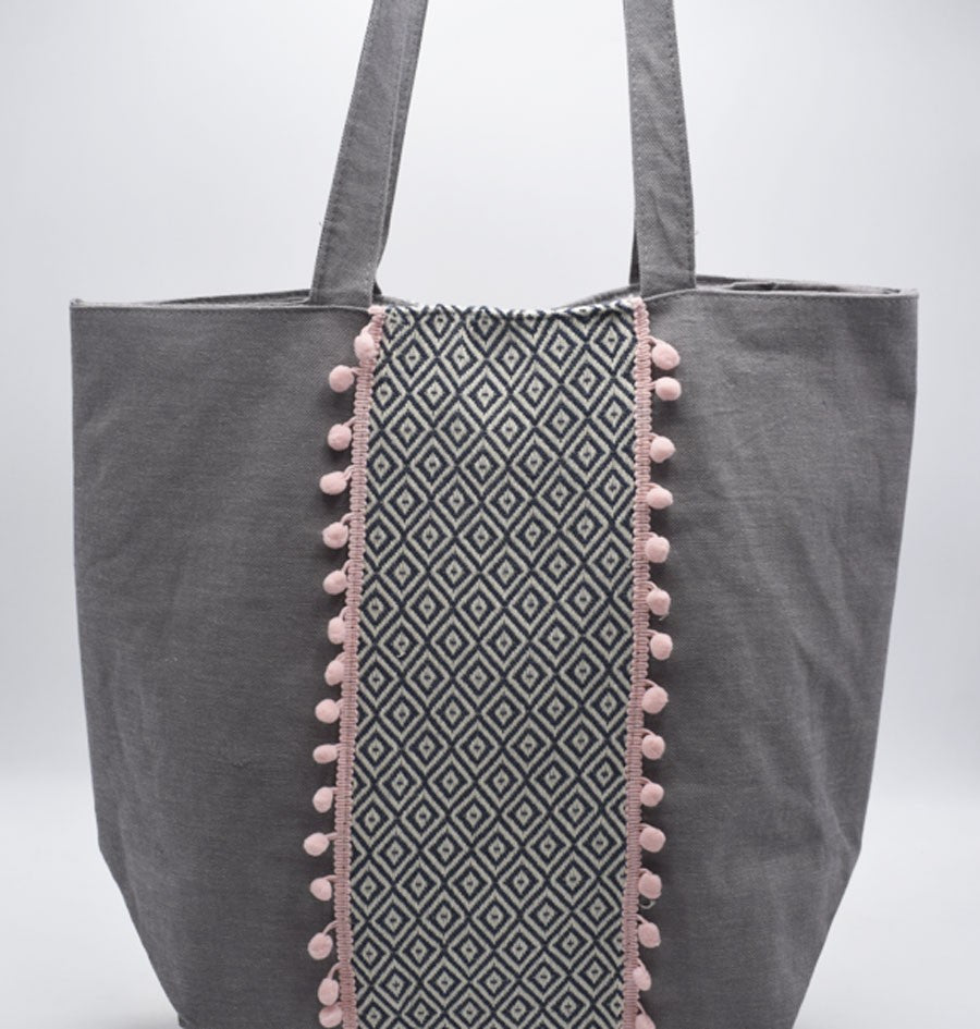 Sac Saint Tropez taupe motifs chevron et pompons rose bébé Fouta Tunisia - 2