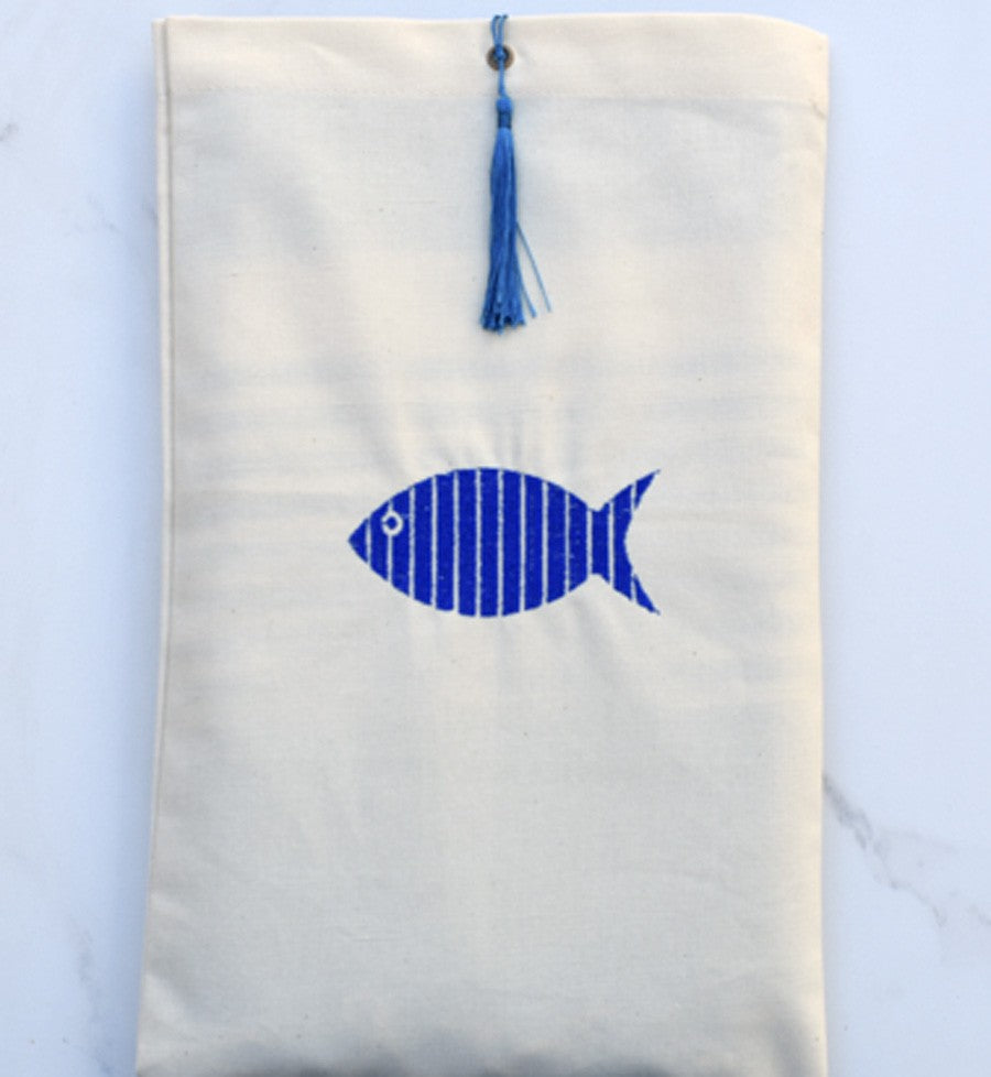 Pochette beige clair brodée poisoon bleu avec pompon Fouta Tunisia - 1