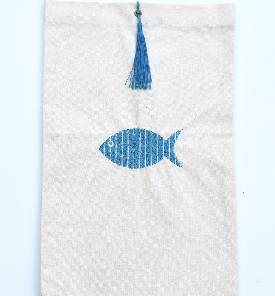 Pochette beige clair brodée poisson avec pompon Fouta Tunisia - 1