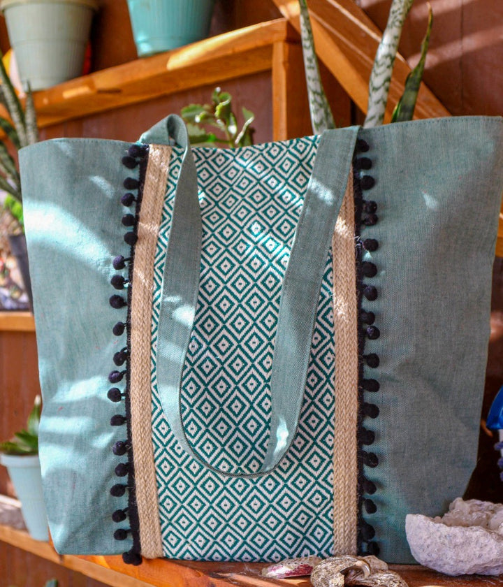 Sac Saint Tropez vert avec pompons noir Fouta Tunisia - 1