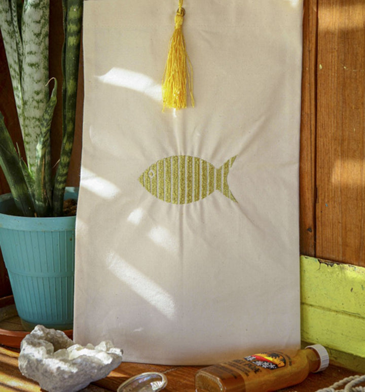 Pochette beige clair brodée avec pompon jaune Fouta Tunisia - 1