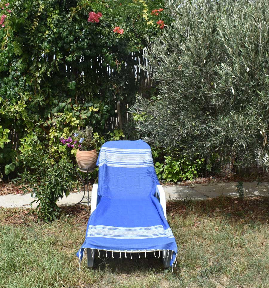 Serviette de plage arabesque bleu et bleu fumée Fouta Tunisia - 4