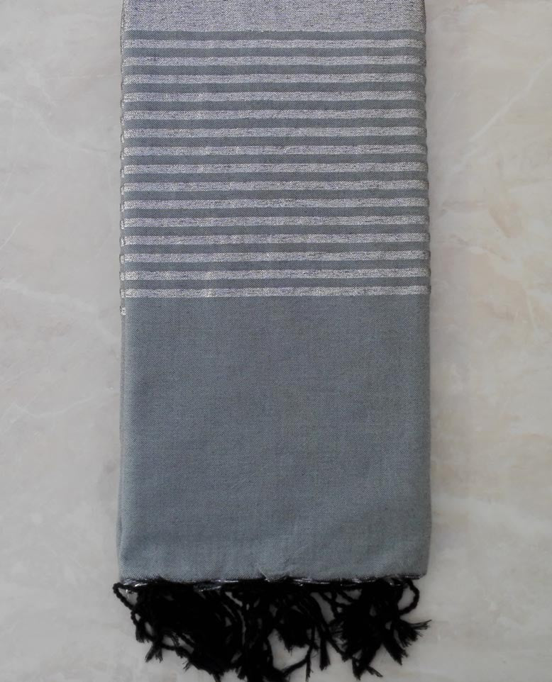 Jeté vert sauge au fil lurex argenté 