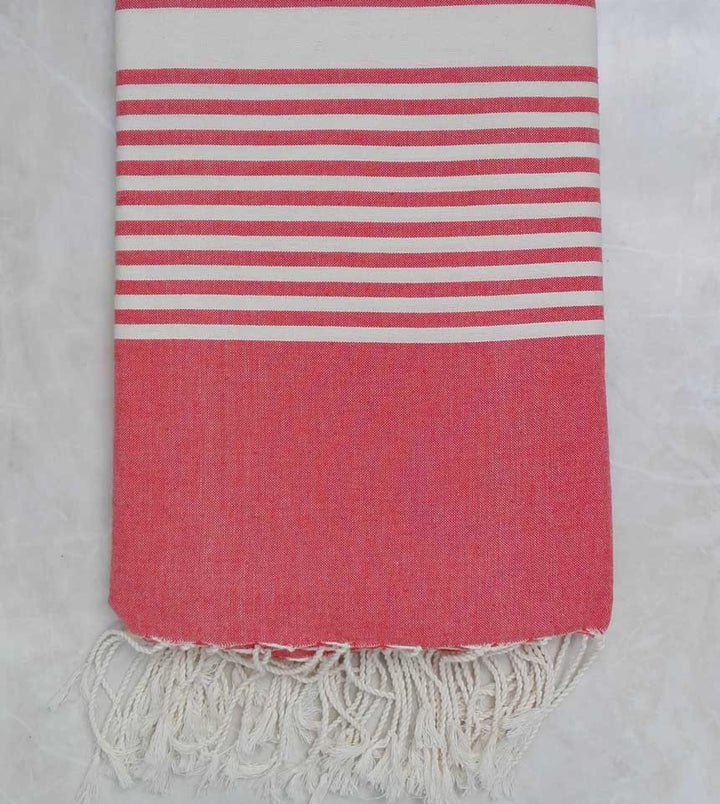 Jeté rouge clair avec rayures 