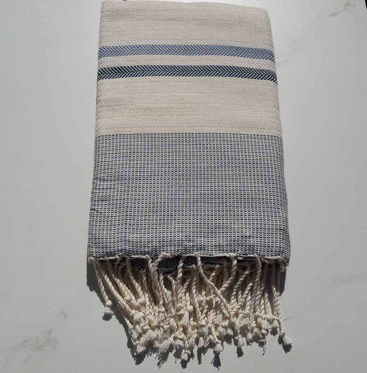 Chevron blanc crème,bleu charrette et paon 