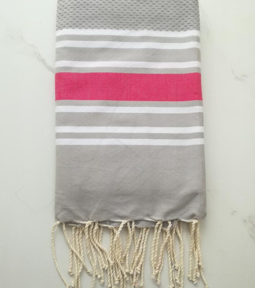 Fouta nid d'abeille gris rayée rose foncé 