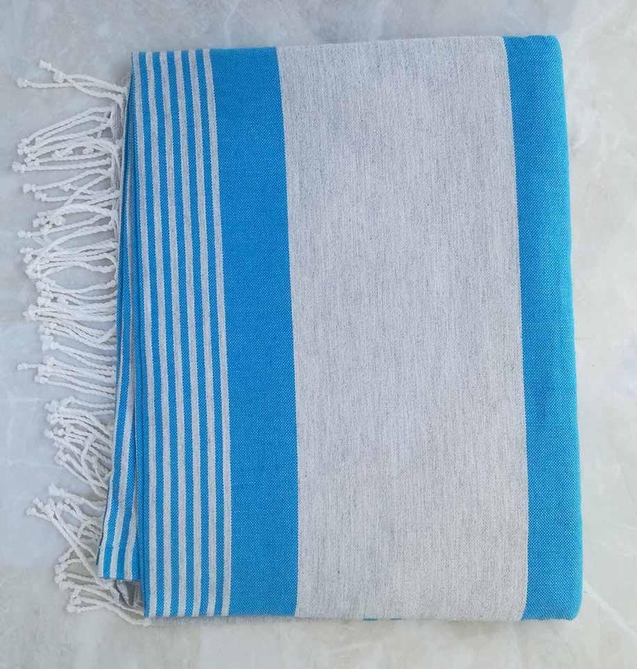 Jeté bleu avec rayures 