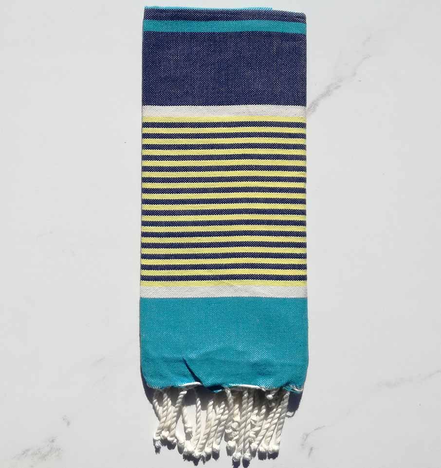 Enfant bleu azur, bleu foncé, jaune et blanc 