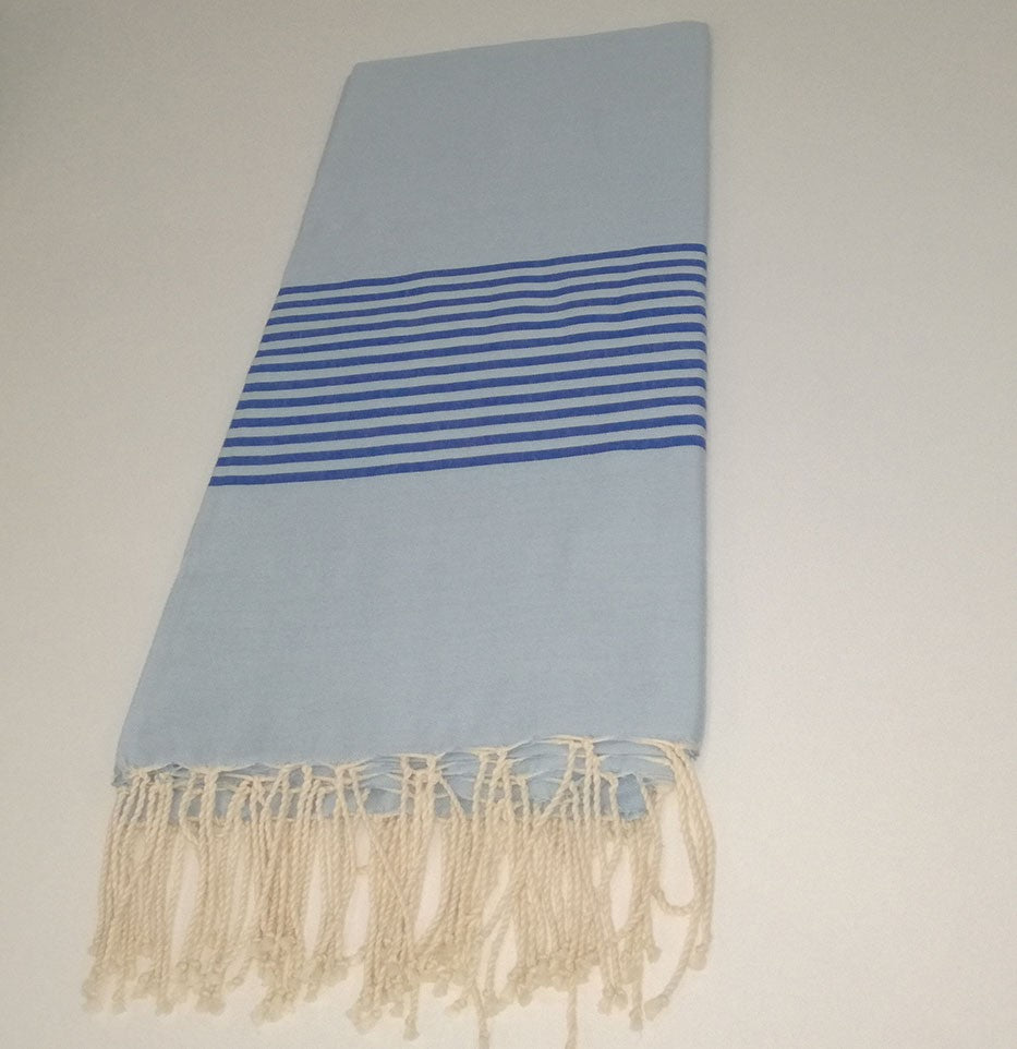 Jeté bleu ciel avec rayures 