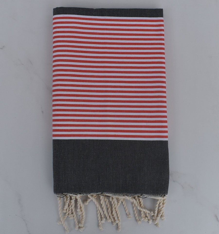 Fouta plate gris foncé rayée rouge anglais et blanc 