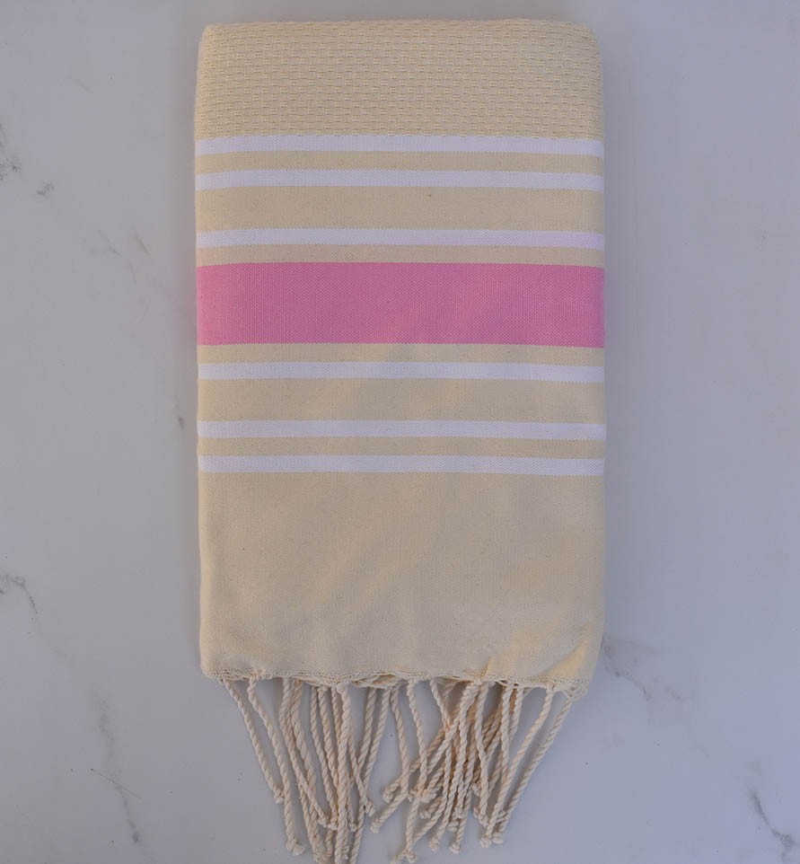 Fouta nid d'abeille jaune beurre rayée blanc et rose clair 