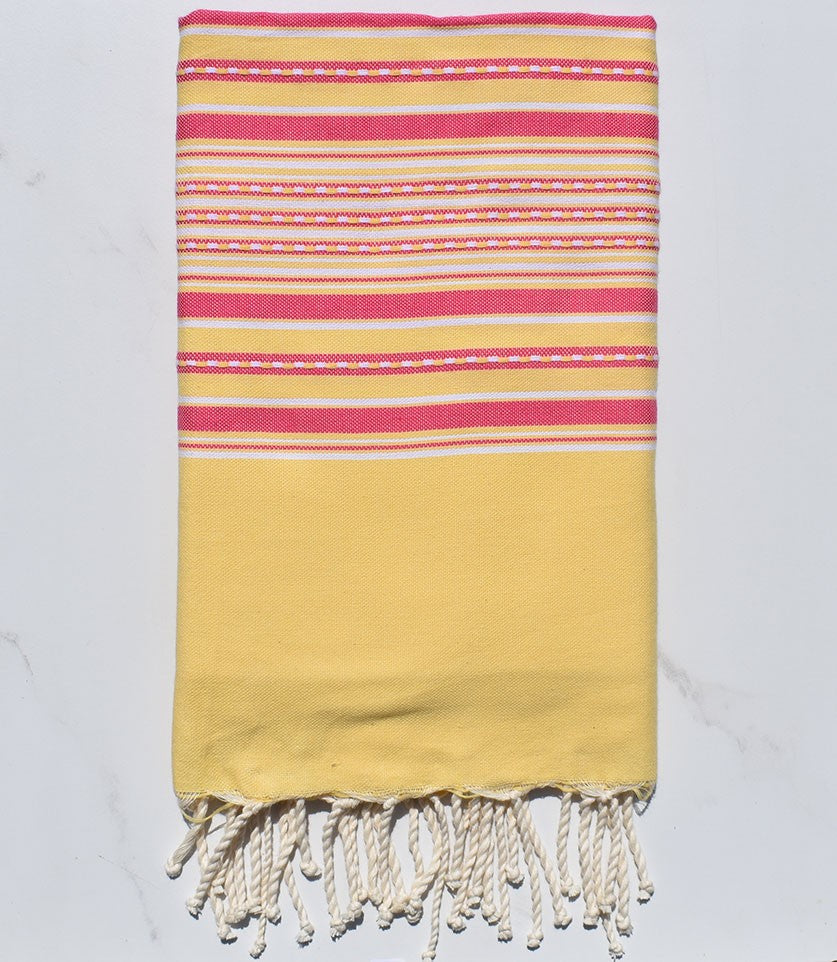 Fouta arabesque jaune avec rayures rose 