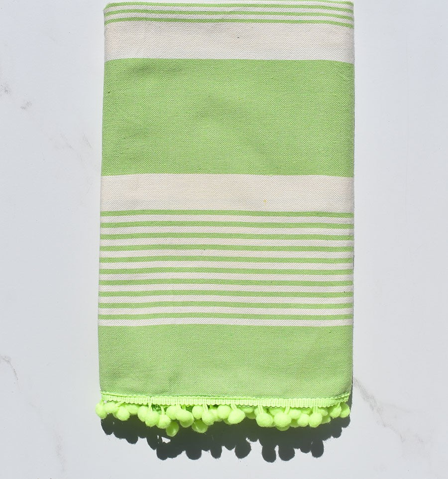 Fouta blanc crème et vert avec pompons 