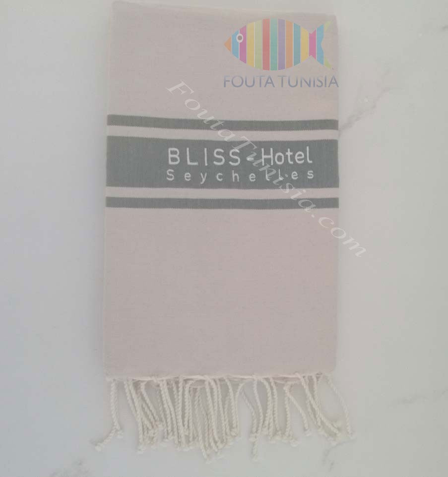 Fouta broderie hôtel seychelles 