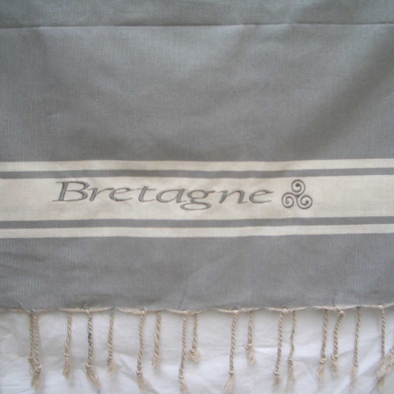 fouta brodée Bretagne gris souris 