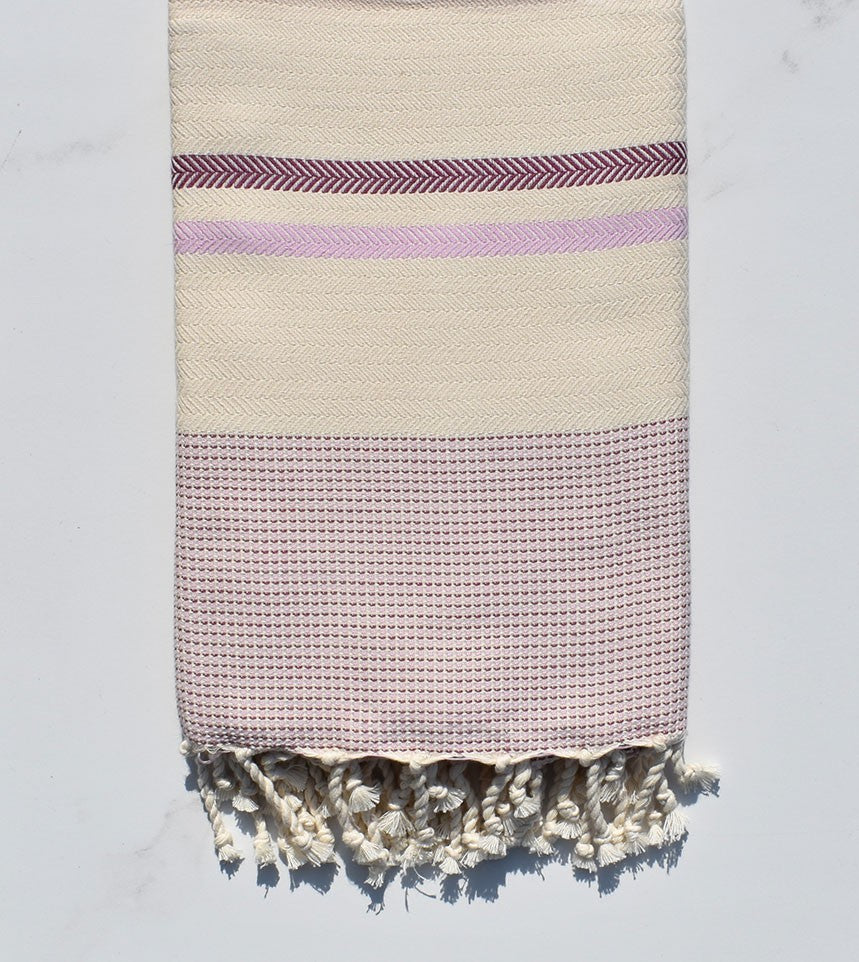 Chevron blanc crème, rose clair et violet d'évèque 