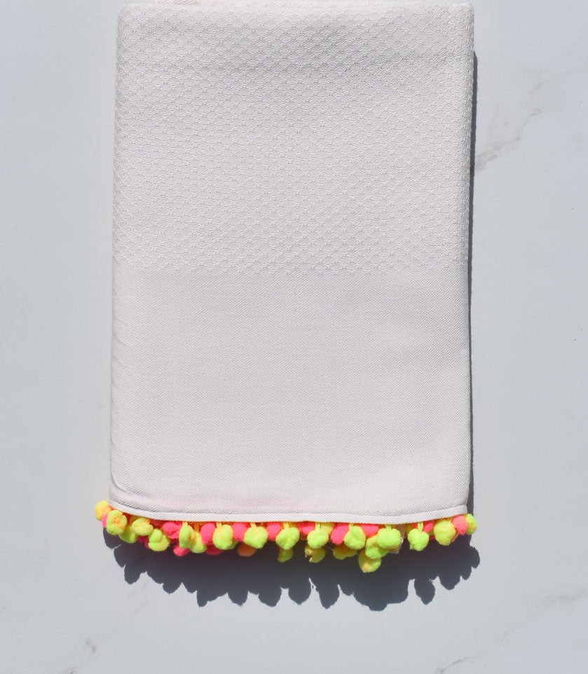 Fouta rose clair avec pompons 