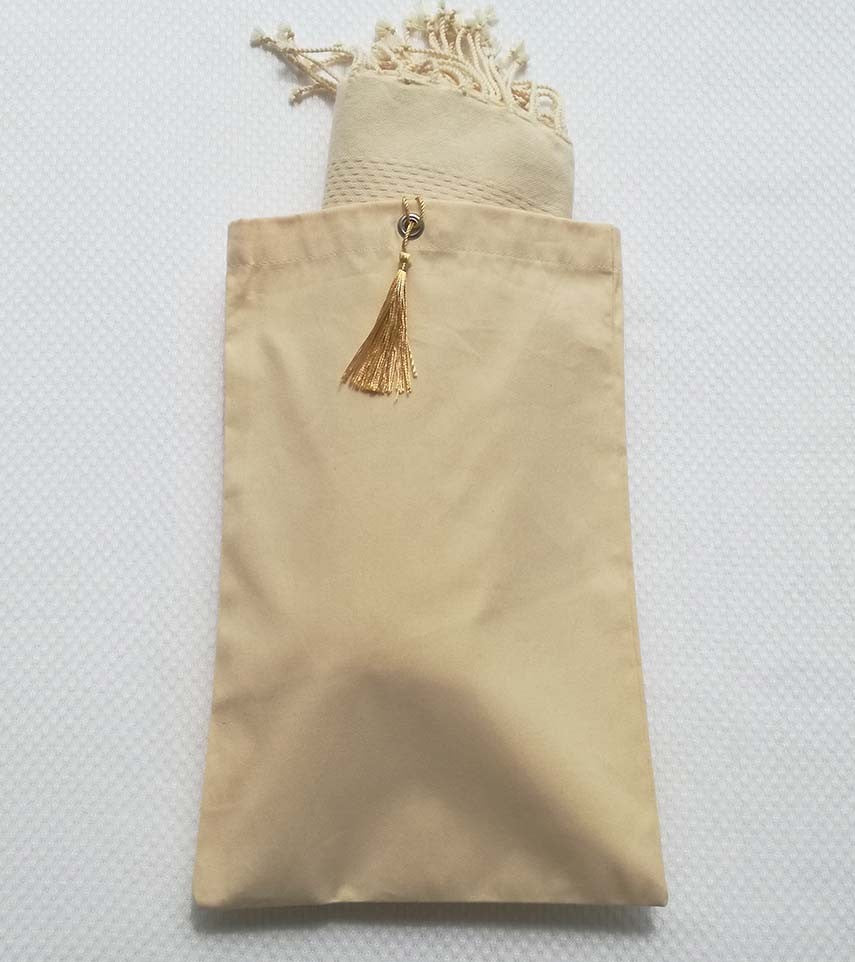 Pochette fouta beige clair nœud pompon blanc de platine 