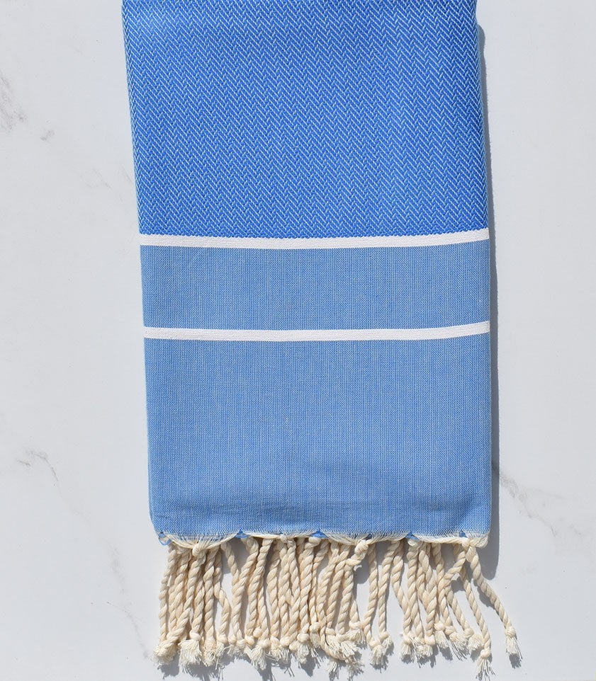 Fouta chevron bleu électrique clair 