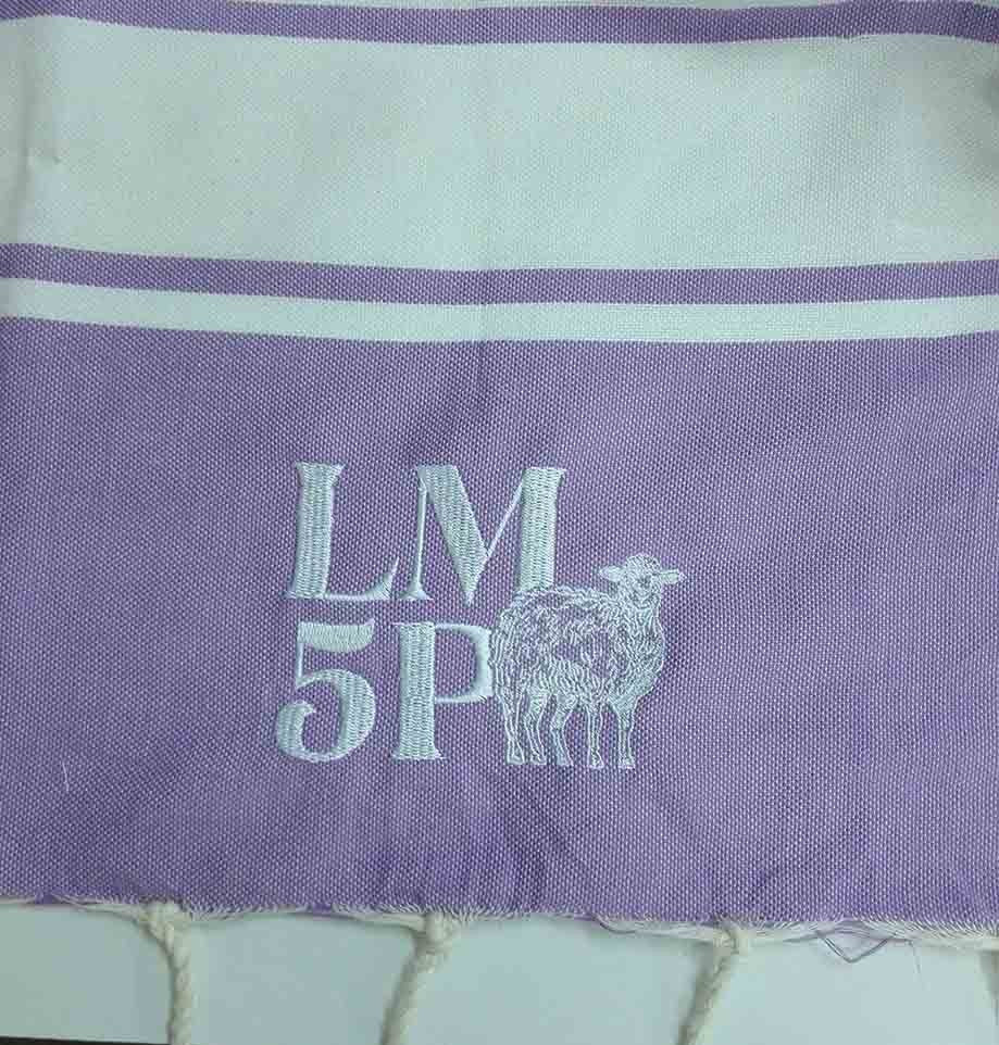 Fouta brodée le mouton à 5 pattes 