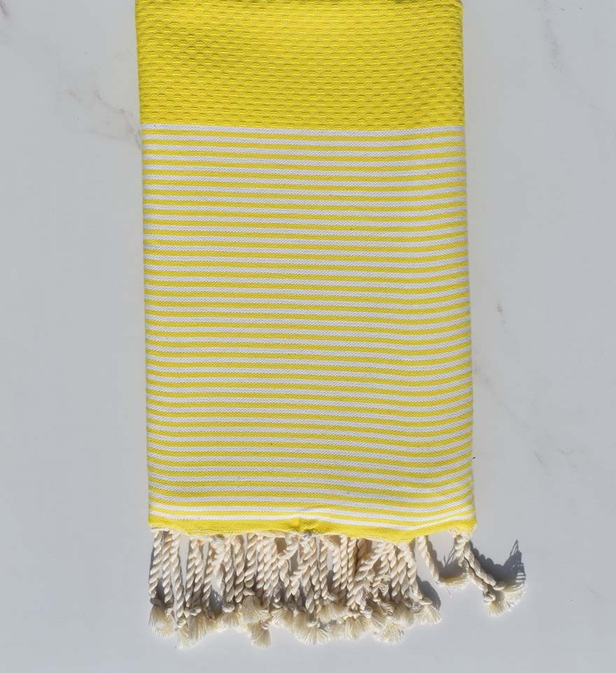 Nid d'abeille jaune mais 