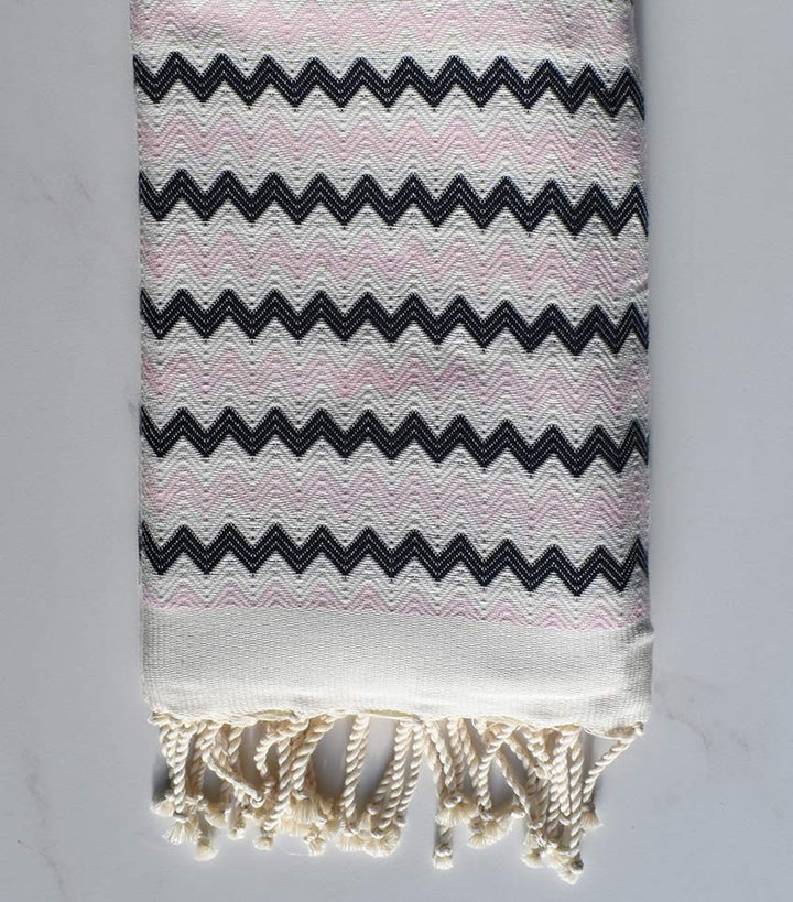 Fouta zigzag Blanc, Rose très clair et noir 