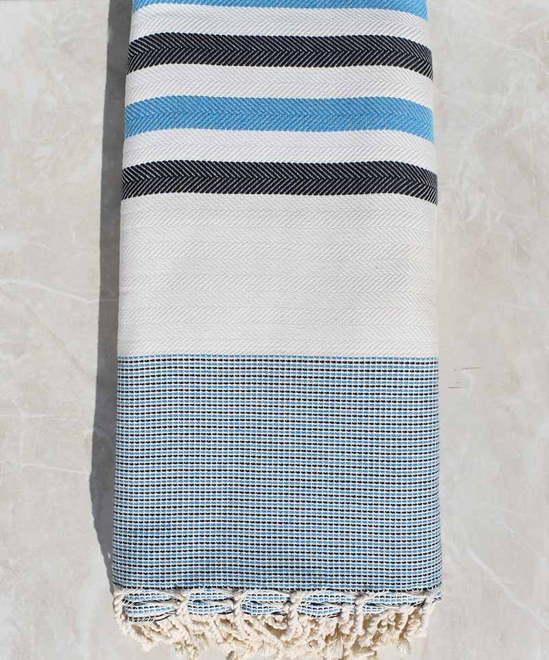 Jeté blanc écru, noir et bleu célèste 