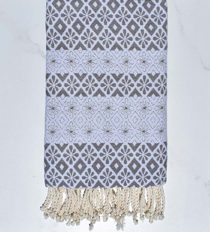 Fouta fleuri gris 