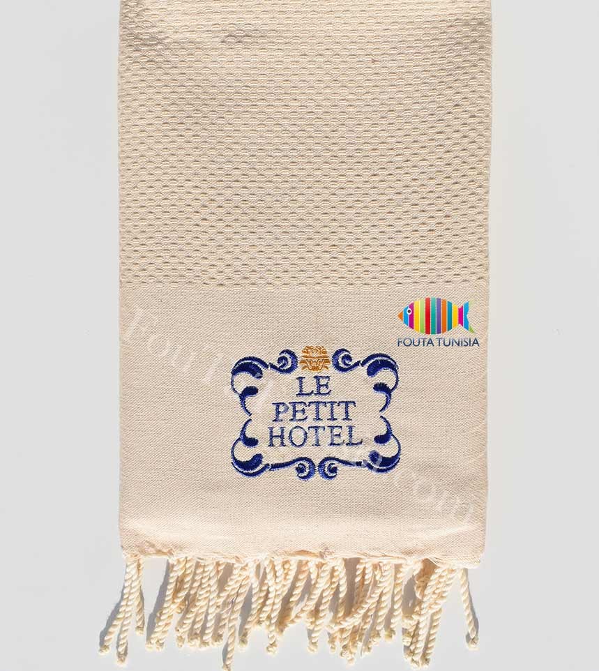 Serviette de plage personnalisée le petit hotel Fouta Tunisia - 4