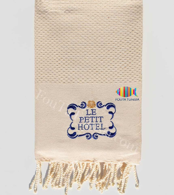 Serviette de plage personnalisée le petit hotel Fouta Tunisia - 4