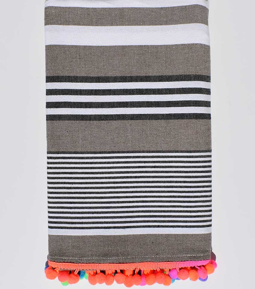 Serviette de plage beige foncé rayée noir et blanc Fouta Tunisia - 1