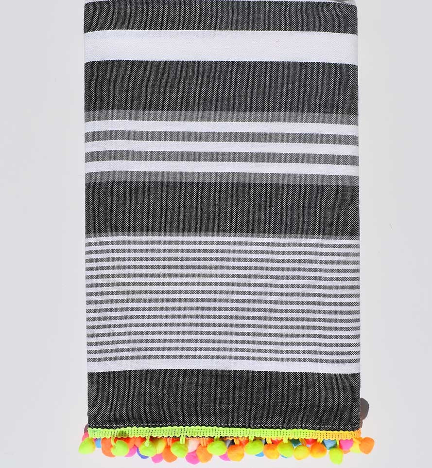 Serviette de plage gris foncé rayée blanc et gris clair Fouta Tunisia - 1